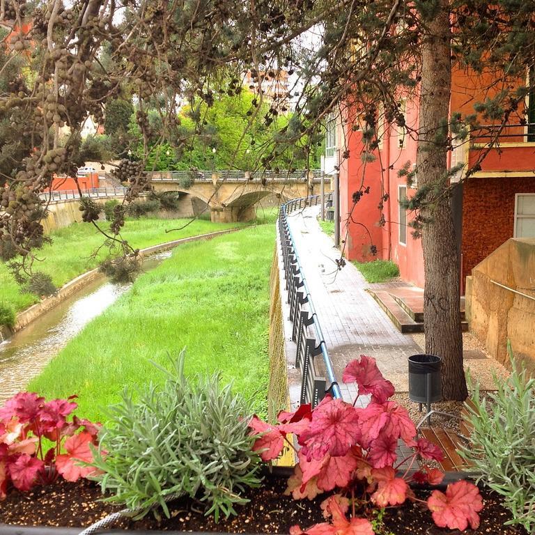 Hostal Pirineos Μπαρμπάστρο Εξωτερικό φωτογραφία