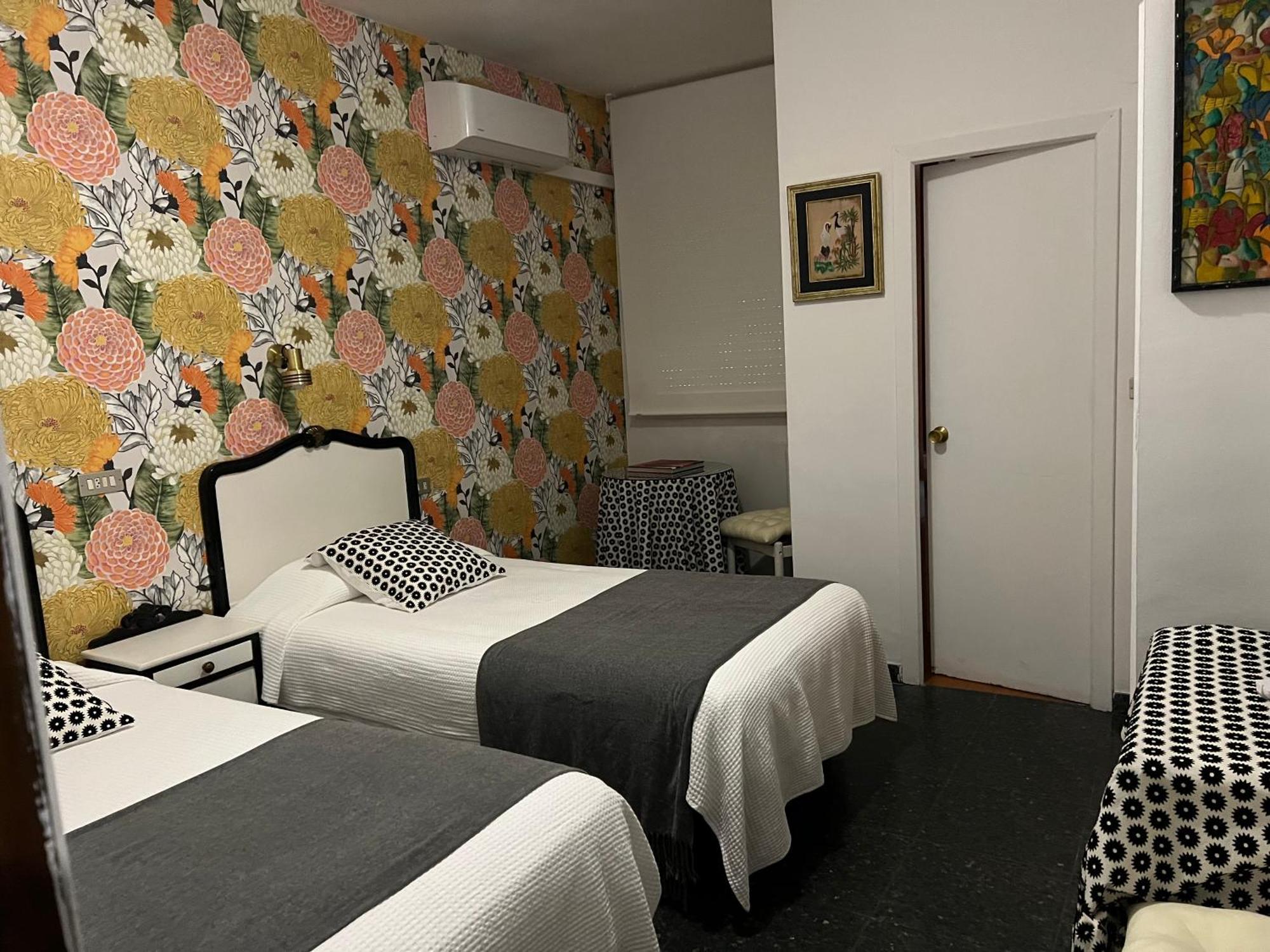 Hostal Pirineos Μπαρμπάστρο Εξωτερικό φωτογραφία