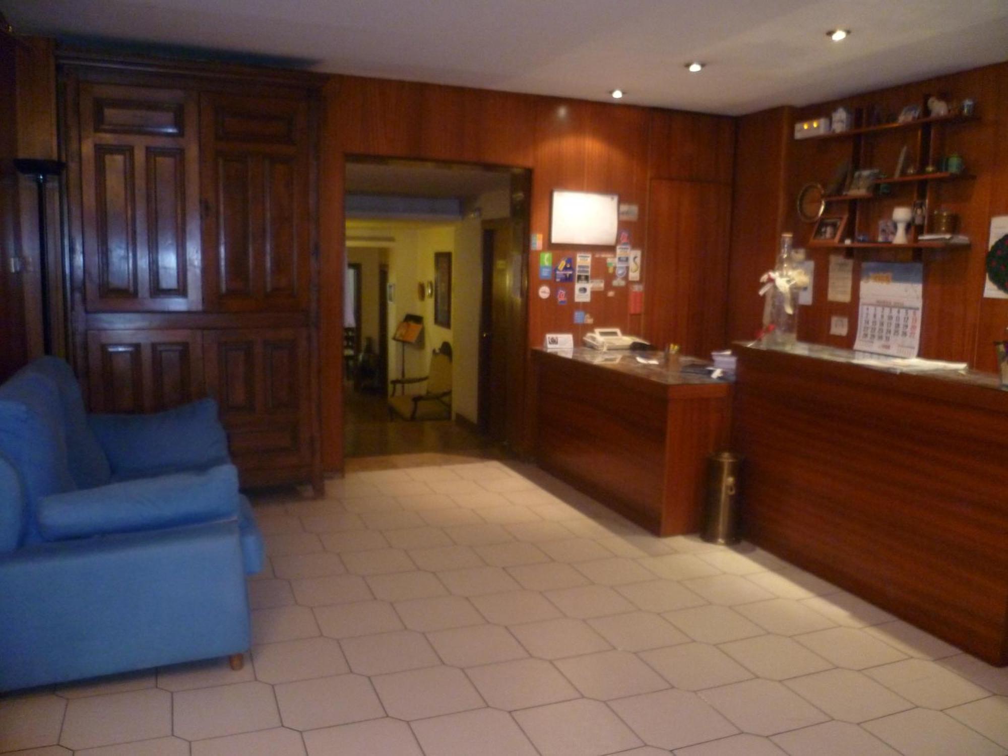 Hostal Pirineos Μπαρμπάστρο Εξωτερικό φωτογραφία