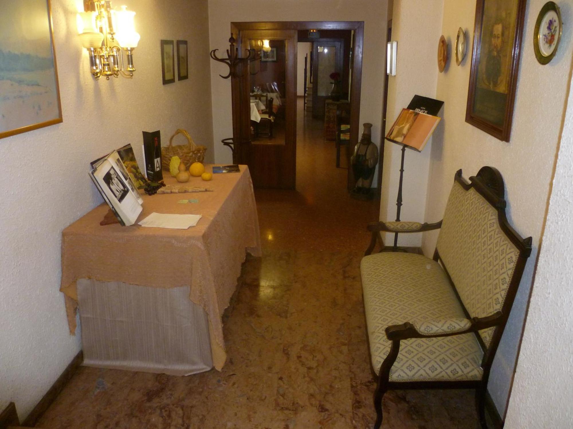 Hostal Pirineos Μπαρμπάστρο Εξωτερικό φωτογραφία