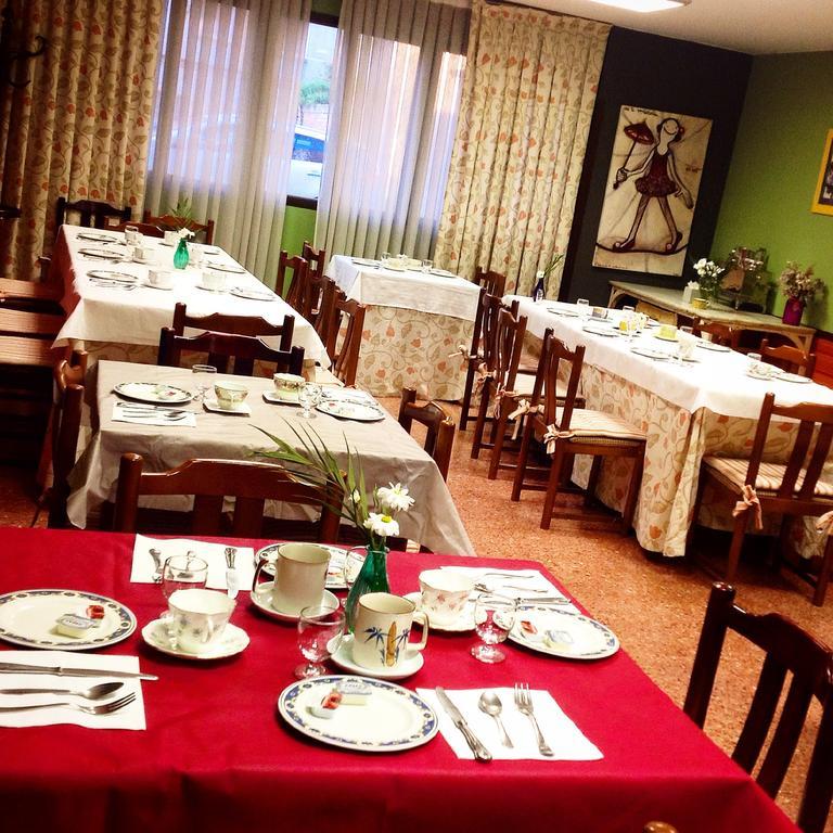 Hostal Pirineos Μπαρμπάστρο Εξωτερικό φωτογραφία