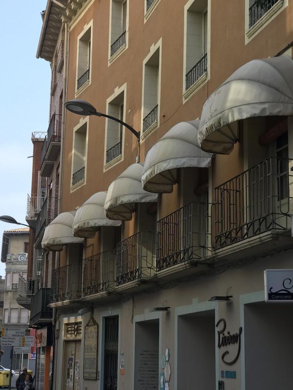 Hostal Pirineos Μπαρμπάστρο Εξωτερικό φωτογραφία