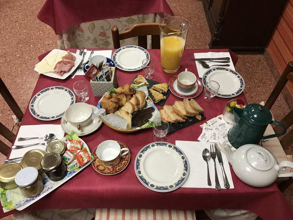 Hostal Pirineos Μπαρμπάστρο Εξωτερικό φωτογραφία
