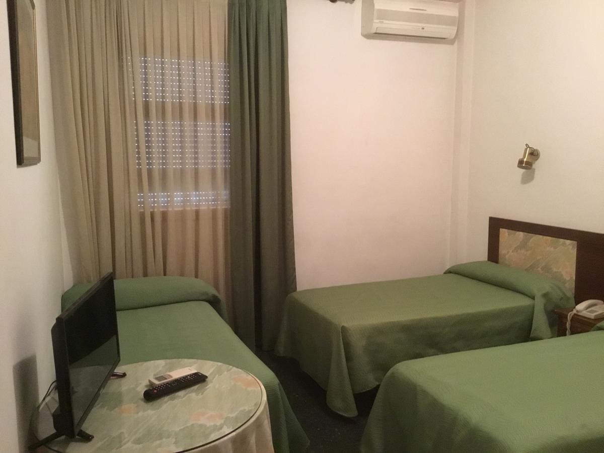 Hostal Pirineos Μπαρμπάστρο Εξωτερικό φωτογραφία