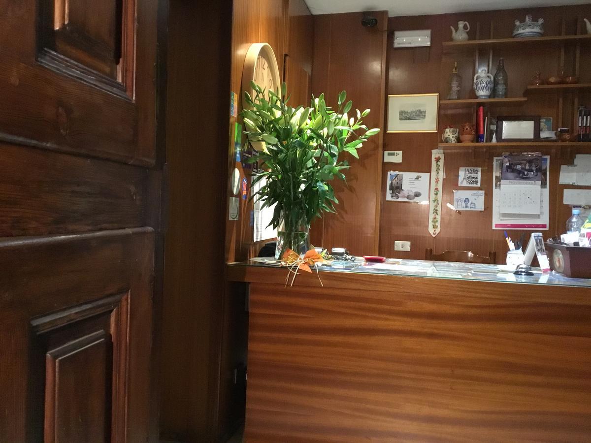 Hostal Pirineos Μπαρμπάστρο Εξωτερικό φωτογραφία