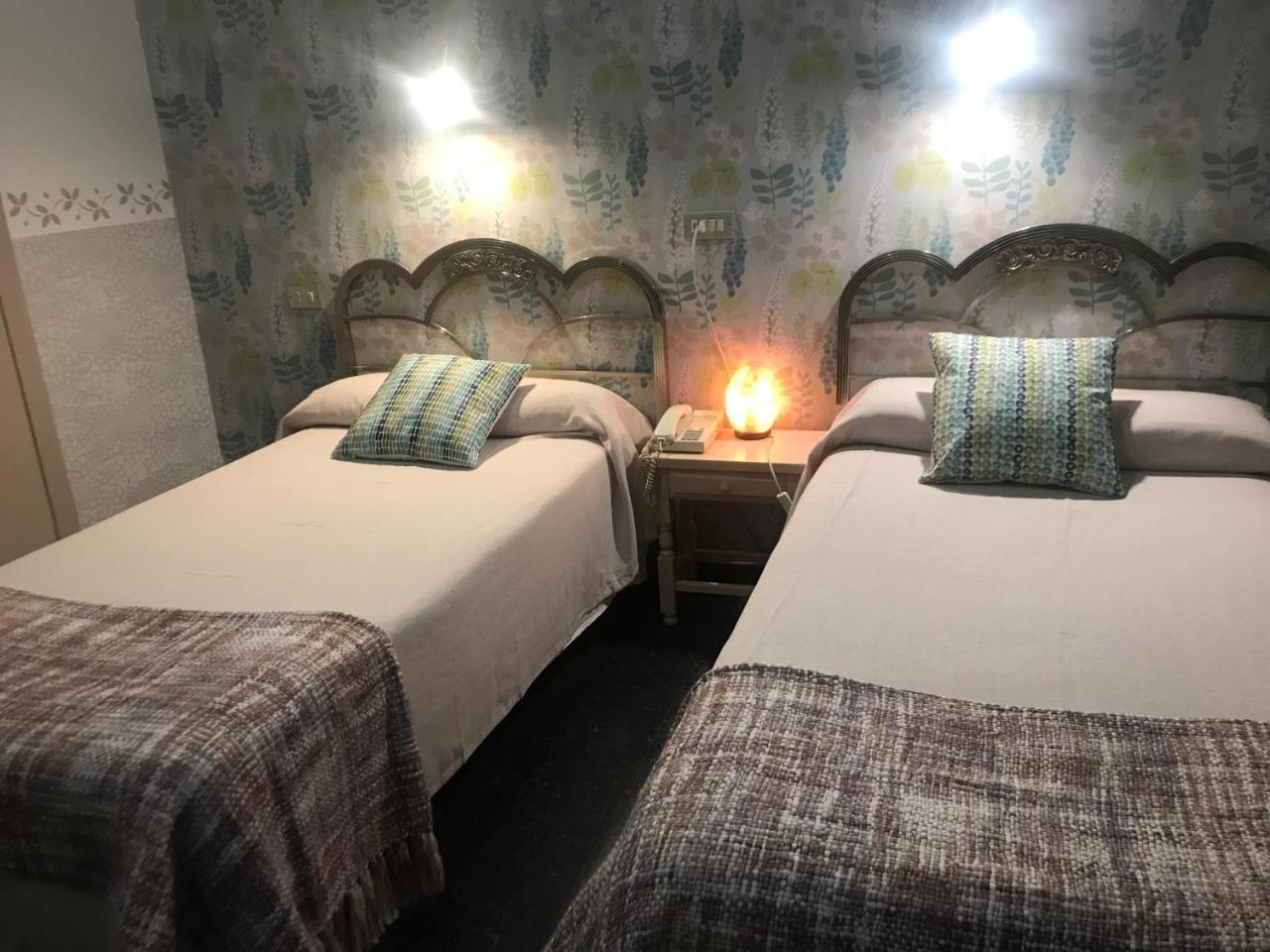 Hostal Pirineos Μπαρμπάστρο Εξωτερικό φωτογραφία