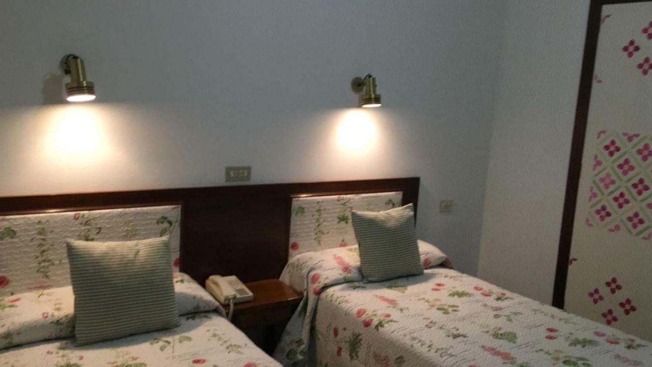 Hostal Pirineos Μπαρμπάστρο Εξωτερικό φωτογραφία